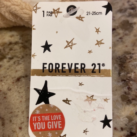 NWT FOREVER 21 fuzzy slippers - Picture 2 of 7